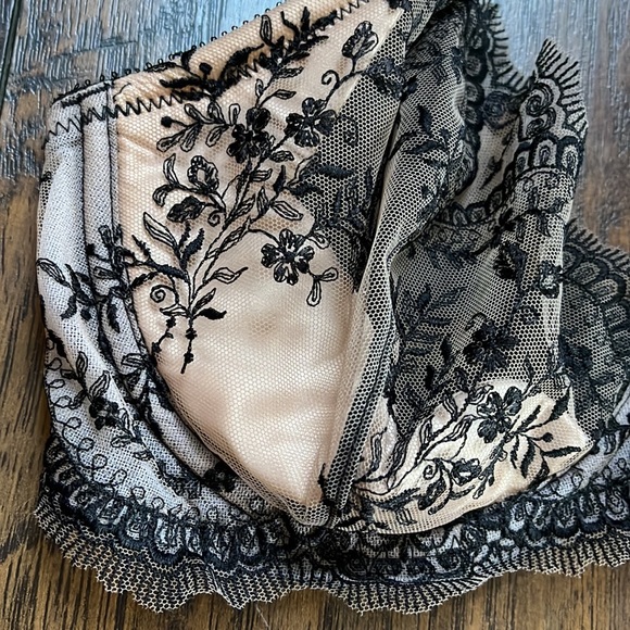 Dita Von Teese Black Lace Wired Bra - Picture 5 of 10